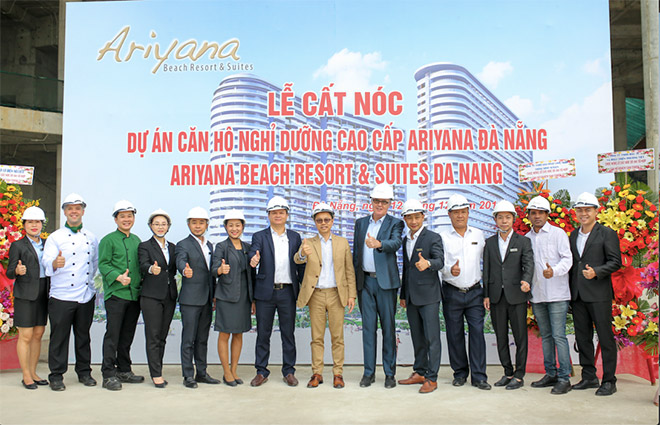 Lễ cất nóc dự án cũng là dịp để khách hàng mục sở thị tiến độ thi công dự án