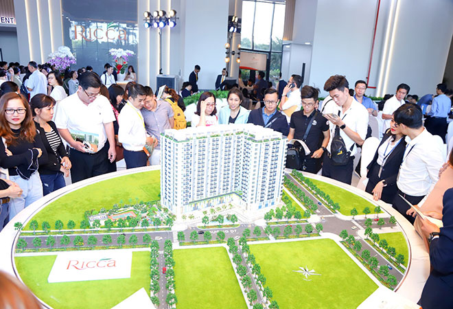 Khu căn hộ Ricca sở hữu vị trí tiềm năng ngay mặt tiền đường D7, được quy hoạch là trục giao thông chính của phường Phú Hữu, Quận 9, có thể tiếp cận nhanh chóng đến nhiều tuyến đường huyết mạch của khu Đông như Đại lộ Mai Chí Thọ, cầu Sài Gòn, Vành đai 3…