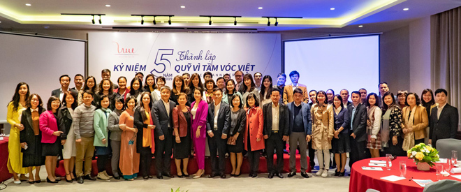 Đại diện các đơn vị, cá nhân đồng hành trên chặng đường 5 năm chúc mừng Quỹ