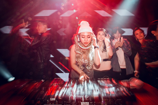 DJ nóng bỏng Selena