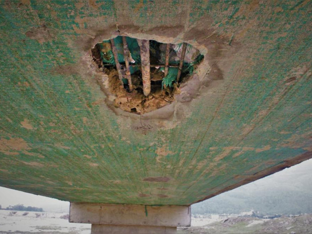 Tin tức trong ngày - Cầu tiền tỷ lộ "lõi xốp", UBND tỉnh Hà Tĩnh yêu cầu kiểm định chất lượng