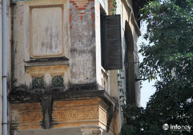 &nbsp;Ngôi biệt thự Pháp cổ còn sót lại của Trạm vô tuyến điện này cũng chính là nơi phát thanh viên nữ đầu tiên của Việt Nam đọc Bản tin đặc biệt&nbsp; "Lời kêu gọi toàn quốc kháng chiến của Chủ tịch Hồ Chí Minh (vào lúc 20h ngày 19/12/1946) với những âm hưởng hùng tráng một thời: “Đồng bào chú ý. Tiếng đại bác đã nổ. Cuộc kháng chiến bắt đầu. Mời đồng bào và chiến sĩ cả nước nghe mệnh lệnh chiến đấu...” - Một khoảnh khắc đặc biệt của lịch sử dân tộc.