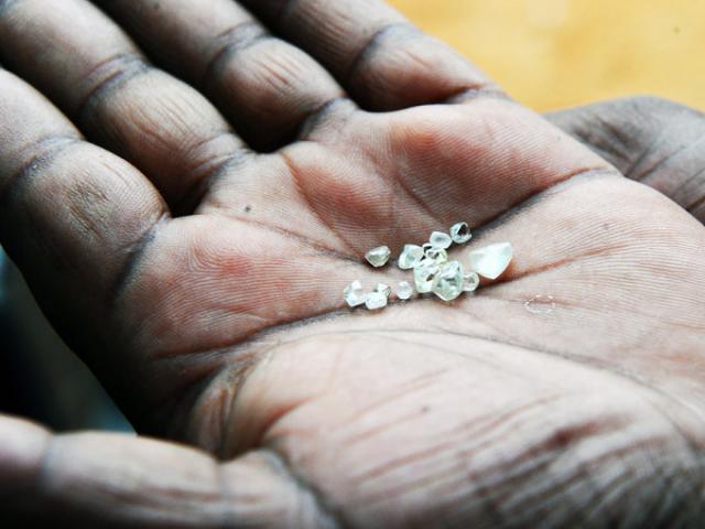 Thế giới - Nga cho phép tiêu thụ nguồn tài nguyên "đẫm máu" của quốc gia đồng minh châu Phi