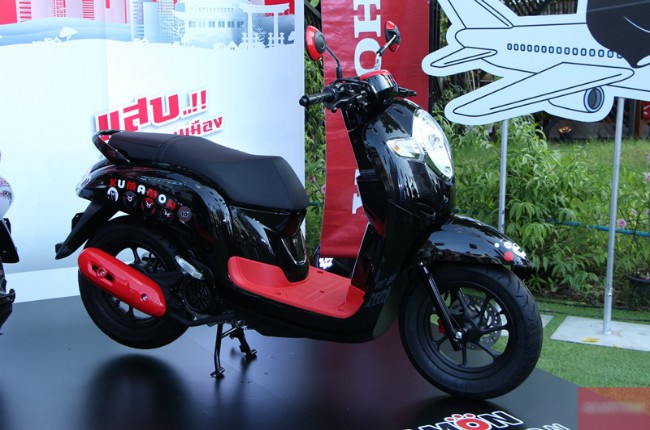 Honda Scoopy i đặc biệt hiện nay vẫn không được phân phối chính hãng tại thị trường Việt Nam.