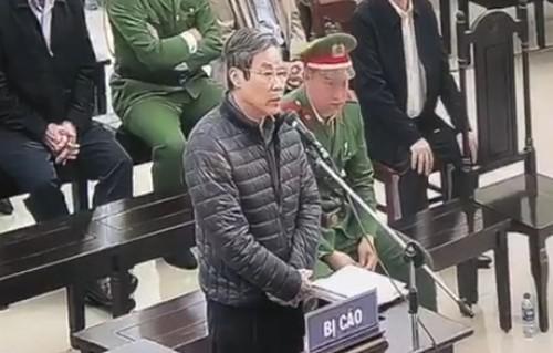 Bị cáo Nguyễn Bắc Son tại phiên tòa sáng nay 17-12 đã khai không nhận 3 triệu USD cũng như tiền từ Lê Nam Trà, Cao Duy Hải - Ảnh chụp qua màn hình