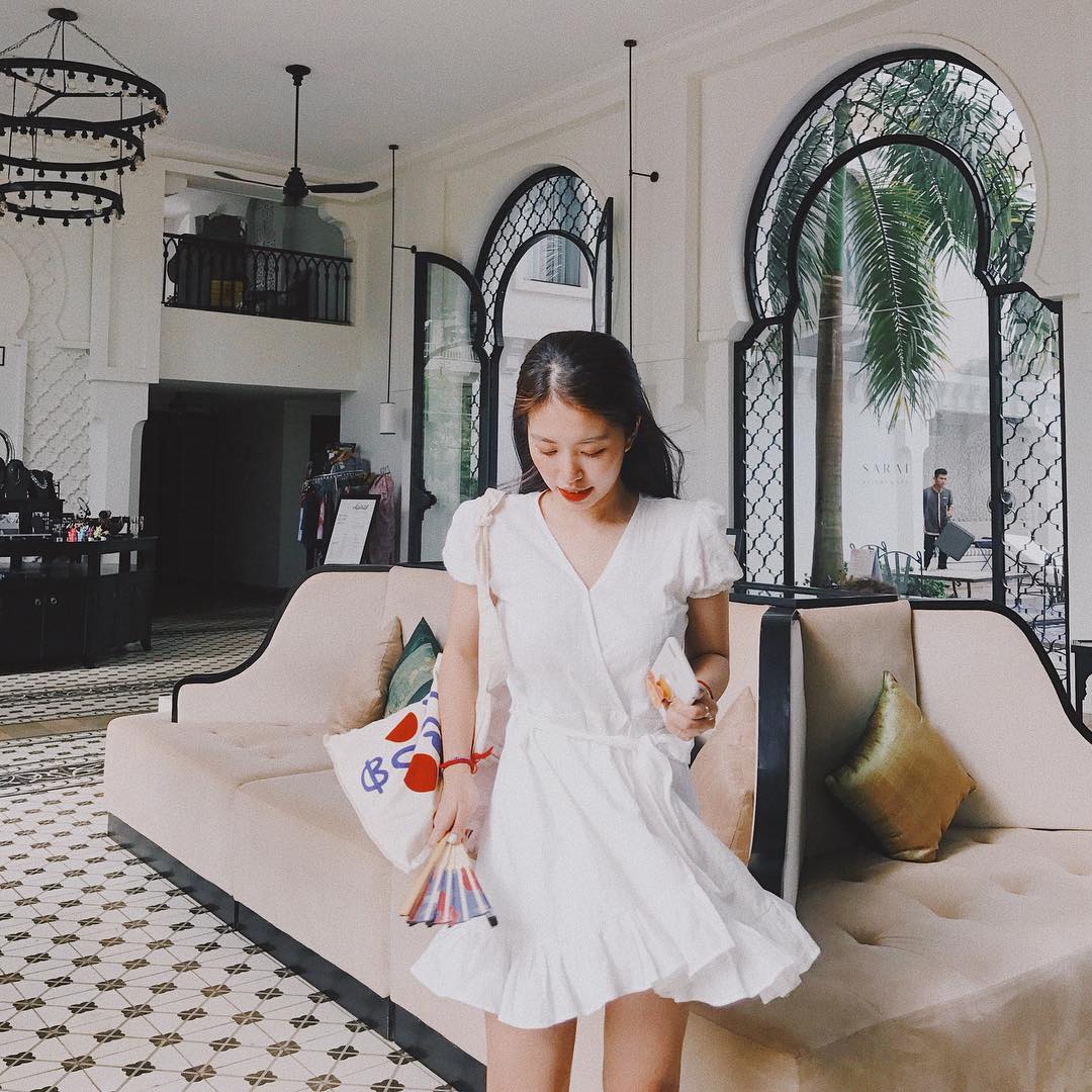 Khi khác thì Mẫn Tiên nữ tính với những thiết kế váy duyên dáng.