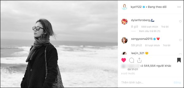 Song Hye Kyo đăng ảnh đen trắng một mình đứng trước biển