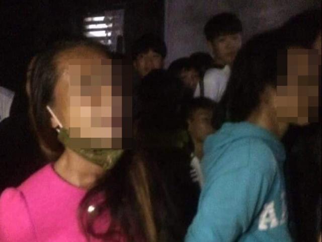 Pháp luật - Đi xem trang trí Noel, hai người đàn ông bị khống chế vì nghi “bắt cóc trẻ em”