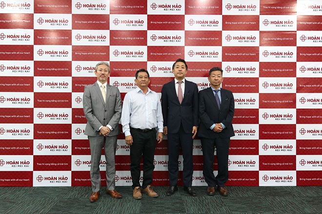 Các thành viên hội đồng quản trị của Bệnh viện Hoàn Hảo Keimeikai.