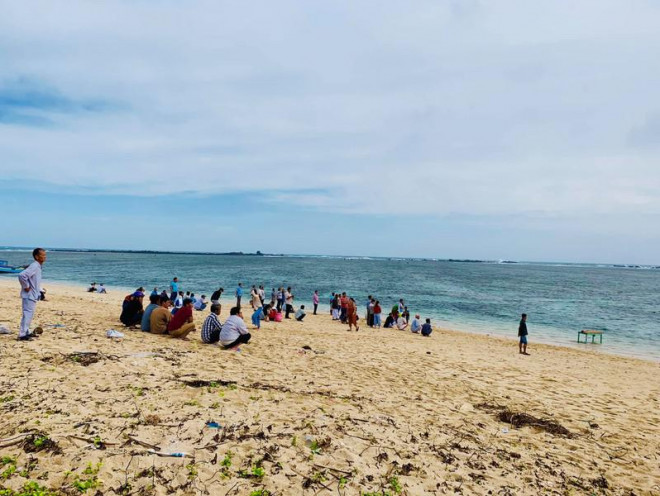 Dân tổ chức hát chèo để cá bà chuông về lại biển mà bất thành - 2