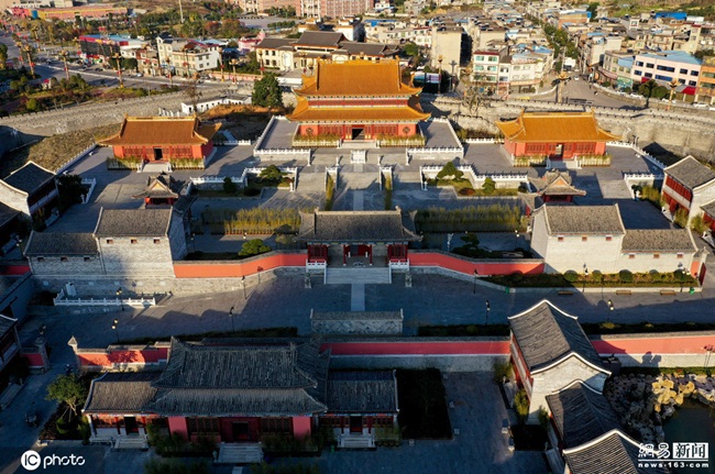 Huyện Độc Sơn, ở tỉnh quý Châu, Trung Quốc đã xây dựng một công trình phỏng theo Tử Cấm Thành ở Bắc Kinh.