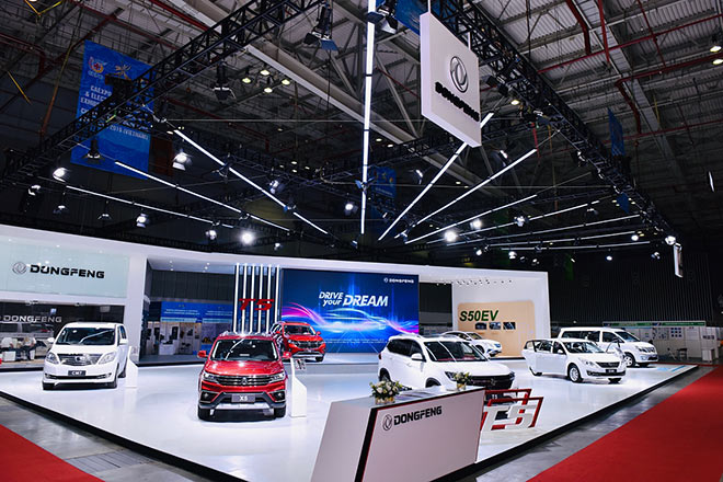 Sân khấu trưng bày xe hơi DongFeng tại hội triển lãm