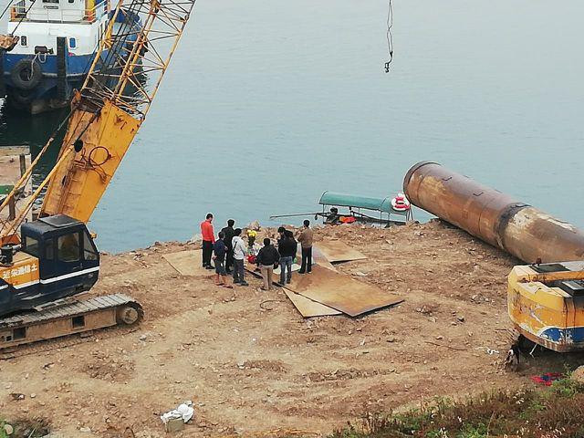 Tin tức trong ngày - Sập trụ cầu tạm ở Hòa Bình, một người tử vong