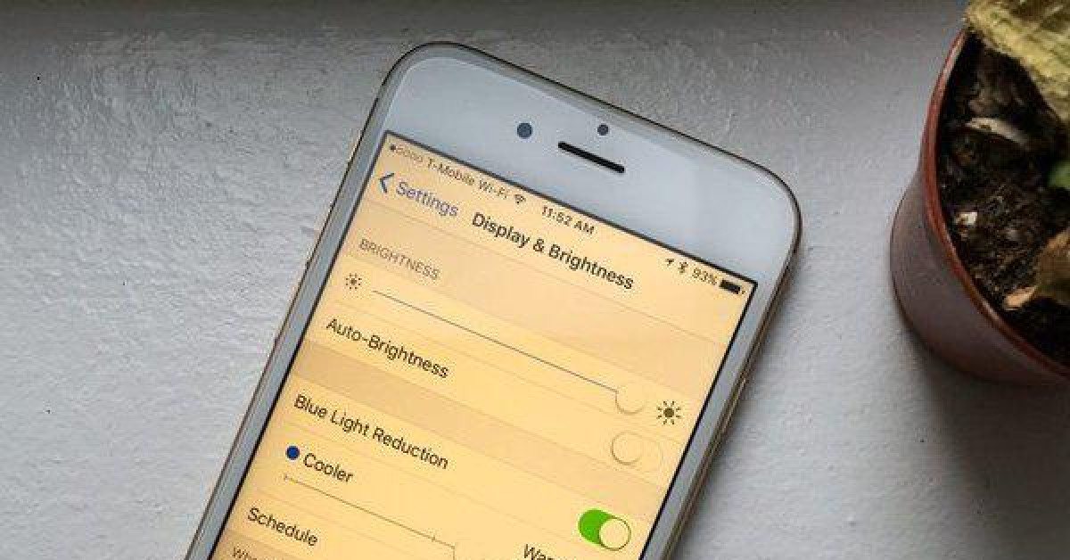 Công nghệ thông tin - Chế độ ban đêm trên smartphone gây hại cho giấc ngủ hơn ánh sáng xanh