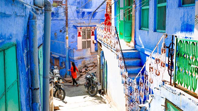 Thành phố xanh, Jodhpur, Ấn Độ: Những con hẻm chật hẹp của thành phố Jodhpur được làm nổi bật bằng những tòa nhà được sơn màu xanh để biểu thị sự hiện diện của đẳng cấp Bà la môn.
