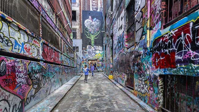Hosier Lane, Melbourne, Australia: Con hẻm phủ đầy graffiti này là tâm điểm của bối cảnh nghệ thuật nổi tiếng quốc tế của Melbourne.
