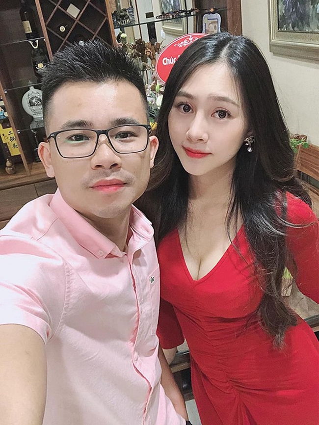 Trong lúc sự nghiệp đang thăng hoa, diễn viên sinh năm 1993 bất ngờ lên xe hoa với bạn trai Nguyễn Trung Kiên vào tháng 2.2017. Chuyện tình yêu đẹp của cặp đôi nhận được sự ủng hộ của người hâm mộ.