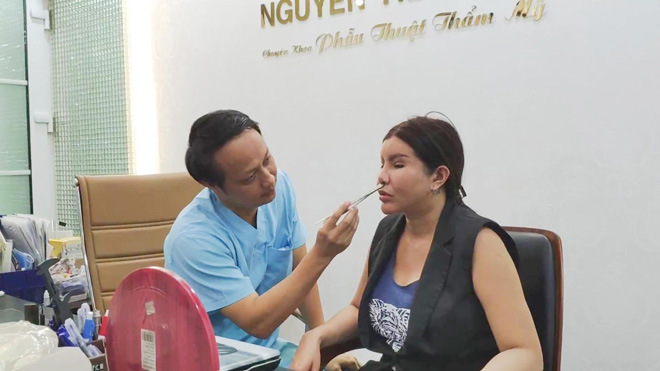Bác sĩ Huy thăm khám, tư vấn giải pháp tối ưu