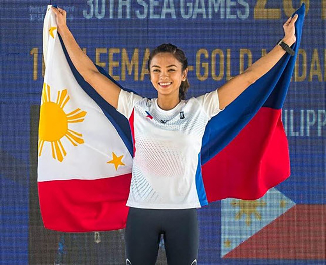 Ở SEA Games vừa qua, Rochelle Suarez gây sốt khi giành được HCV nội dung vượt chướng ngại vật 100m cá nhân nữ và phá luôn kỷ lục thế giới với thời gian 46 giây 70.

