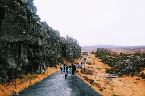Du lịch - Băng đảo trong nóng ngoài lạnh