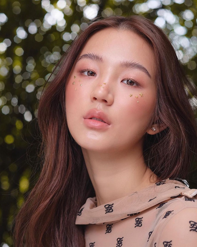 Lay-out trang điểm nhấp nhánh đẹp mê mẩn cho bữa tiệc cuối năm - 3