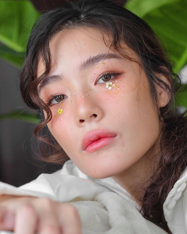 Lay-out trang điểm nhấp nhánh đẹp mê mẩn cho bữa tiệc cuối năm - 4