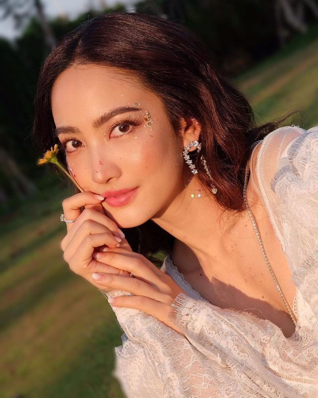 Lay-out trang điểm nhấp nhánh đẹp mê mẩn cho bữa tiệc cuối năm - 11