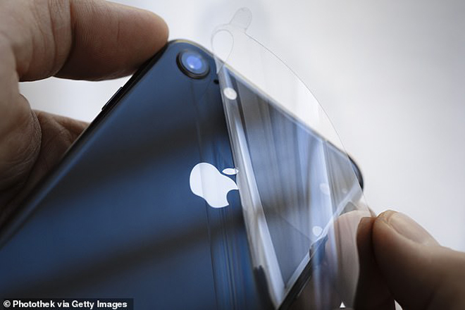Nhân viên lắp ráp iPhone kiếm cả triệu USD nhờ bán iPhone lắp phụ kiện lỗi - 2