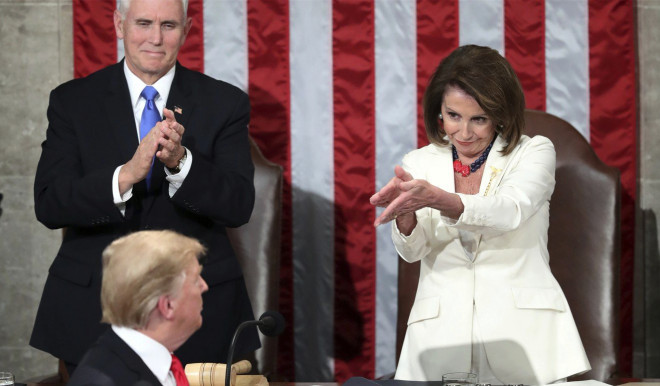 Điệu bộ vỗ tay của bà Nancy Pelosi sau khi ông Donald Trump đọc Thông điệp Liên bang 2019 từng tốn nhiều giấy mực của truyền thông. Ảnh: AP