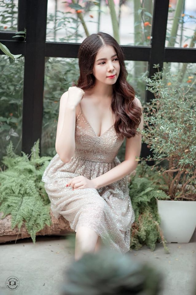 Nữ diễn veien 9X hiện đang công tác tại Nhà hát Tuổi trẻ Việt Nam, từng tốt nghiệp trường Cao đẳng Nghệ thuật Hà Nội.