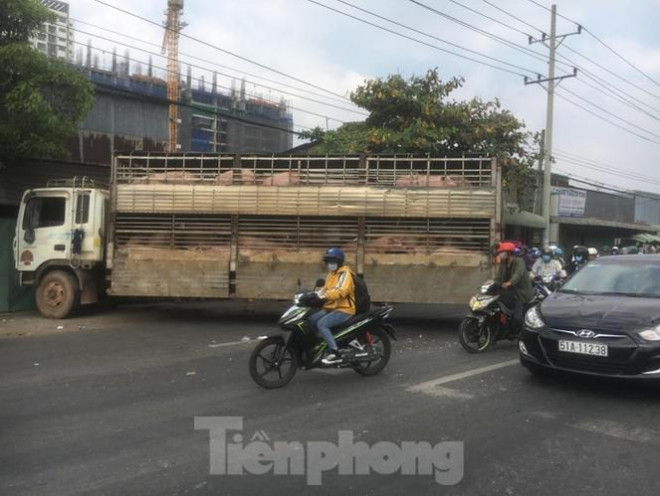 Vụ tai nạn khiến một chiều quốc lộ 13 ùn tắc