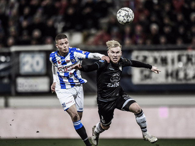 Bóng đá - Heerenveen đối đầu Heracles: Văn Hậu có được ra sân hay không?