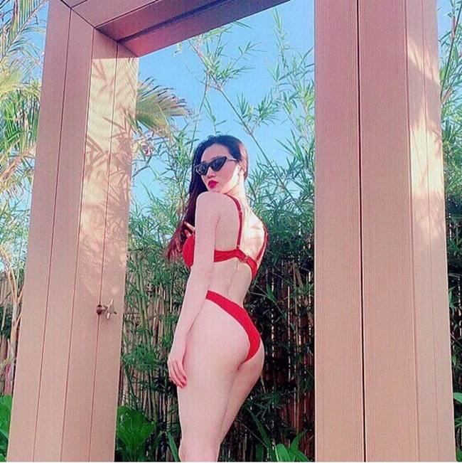 Thuở nguyên sơ mới ra đời của áo tắm, những cô nàng nóng bỏng nhất cũng không dám mặc bởi sợ dị nghị nên cha đẻ của loại trang phục này - ông Louis Réard phải bỏ tiền thuê vũ nữ thoát y mặc.&nbsp;