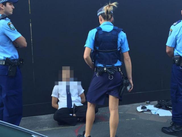 Phi thường - kỳ quặc - "Ngứa tay" sờ phần nhạy cảm của nữ cảnh sát, nam du khách phải ra hầu tòa