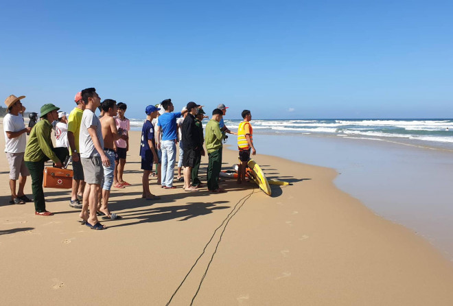 Lực lượng chức năng và người dân đã tìm thấy thi thể du khách người Anh sau gần 1 ngày tìm kiếm