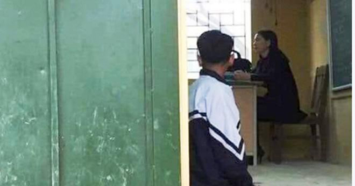 Giáo dục - du học - Lặng người với bài thơ “Nếu một ngày người quỳ gối là con” của học sinh