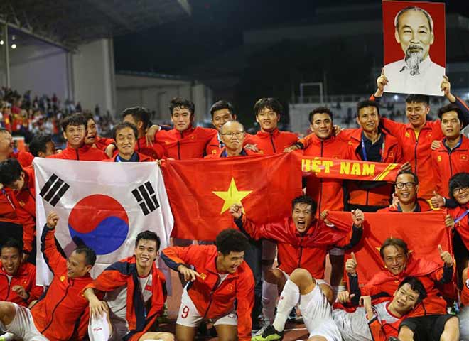 Năm 2019 kết thúc hoàn hảo cho bóng đá Việt Nam với chiếc HCV SEA Games