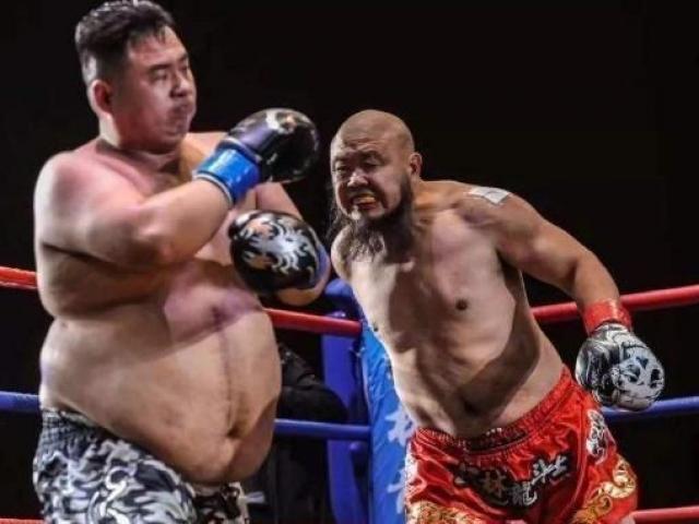 Thể thao - Choáng: "Lỗ Trí Thâm" hạ võ sĩ 200kg bằng thứ võ công "lộn xộn"