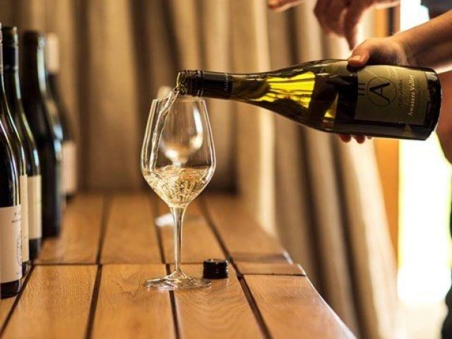 Thế giới - Người Nga hướng dẫn "tuyệt chiêu" nhận biết rượu giả, nguy hiểm cực đơn giản