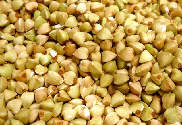 Cậu bé bị bố mẹ phạt quỳ gối đến mức xém bị hoại tử cả chân - 1