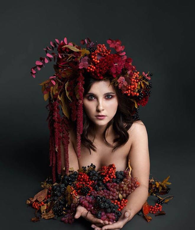 Những trái nho và quả dâu dại tạo nên vẻ đẹp hoang dã cho VĐV Elizaveta Rodnova