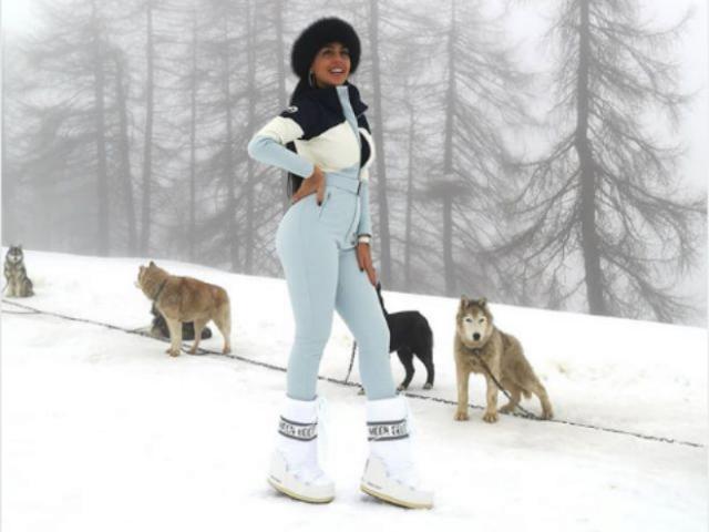 Bóng đá - Mỹ nhân WAG đón Giáng sinh rực rỡ: Vợ Messi, bạn gái Ronaldo khoe sắc