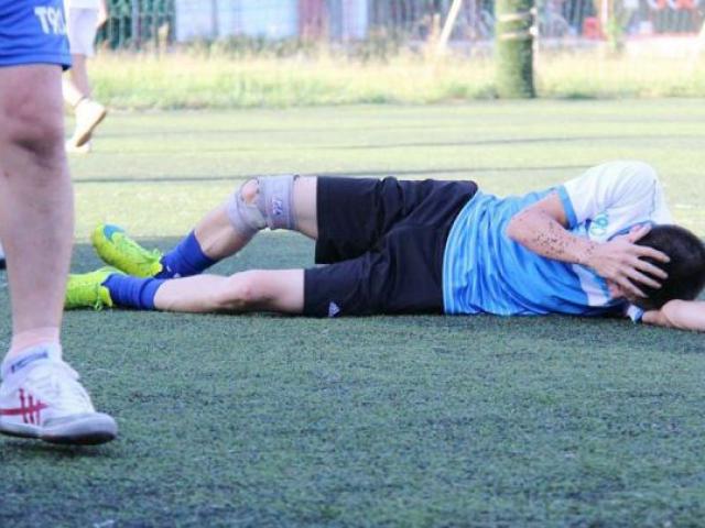 Sức khỏe đời sống - Chơi đá bóng, nam thanh niên bị hoại tử tinh hoàn, không thể cứu chữa