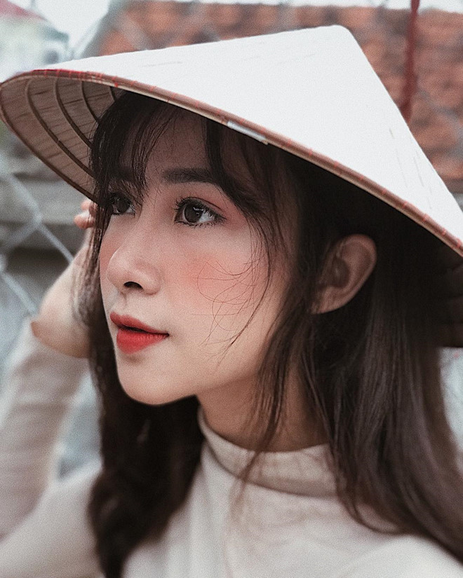 Phong cách trang điểm nhẹ nhàng của hot girl Nhật Linh.