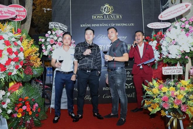 Đại diện Boss Luxury mừng khai trương Boss Luxury chi nhánh miền Nam