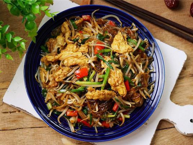 Ẩm thực - Không cần thịt, miến xào với thứ này cũng đã đủ chất lắm rồi