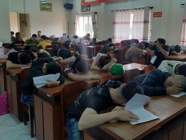 Pháp luật - 50 nam, nữ thuê khách sạn để "bay" trong đêm Noel