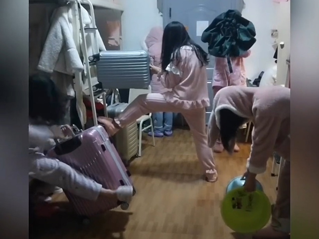 Video Clip Cười - Khi các "dân chơi" ở nhầm phòng ký túc xã nữ