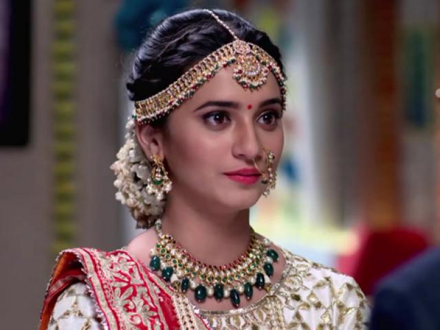 Phim - Mỹ nhân quyến rũ nhất Ấn Độ bất ngờ sang Việt Nam làm điều này