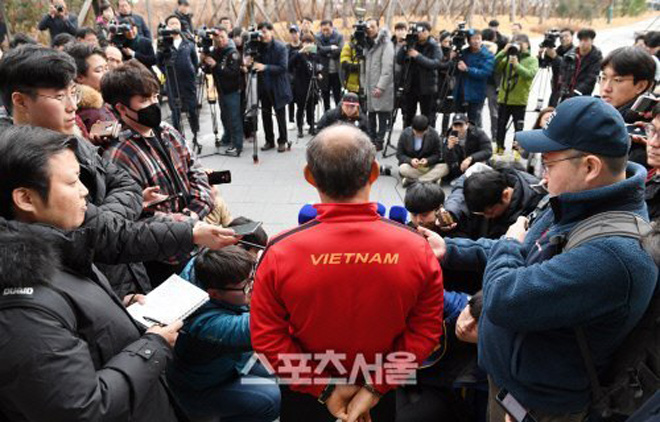 HLV Park Hang Seo tặng sâm cho học trò: Câu chuyện U23 Việt Nam như một gia đình - 2